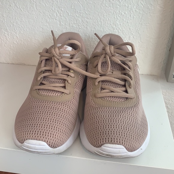 nike tanjun nude